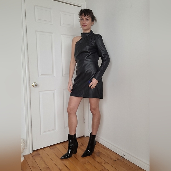 Elegant Black One-Shoulder Leather Dress - Picture 2 of 8